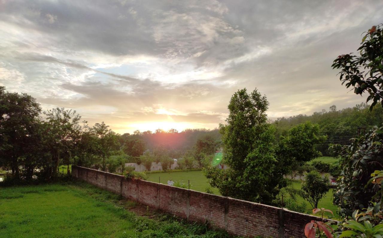 Sun n Soil Backpacker Hostel Lachhiwala Exteriör bild
