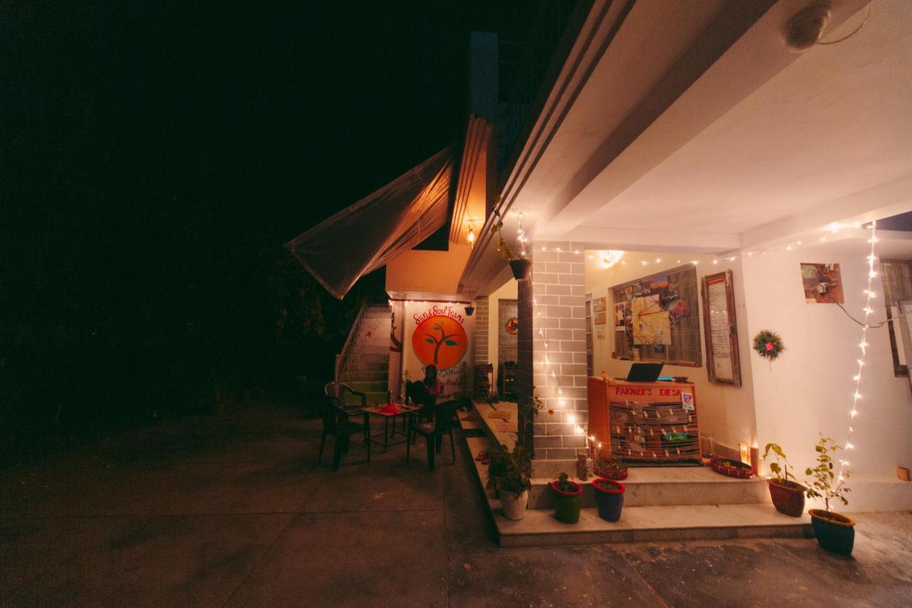 Sun n Soil Backpacker Hostel Lachhiwala Exteriör bild